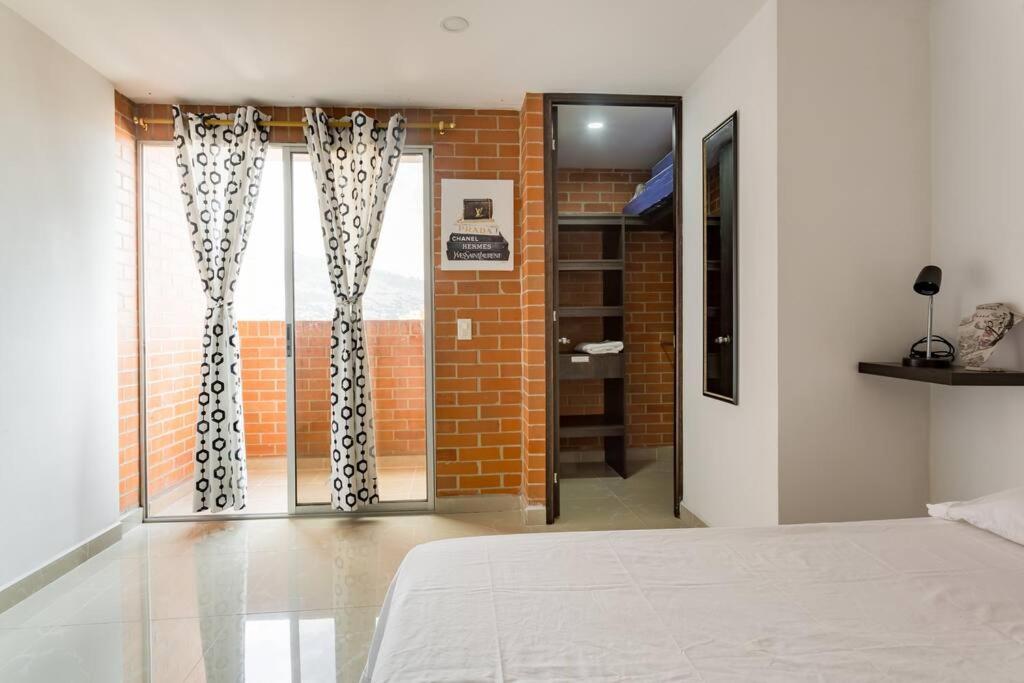 Apartamento Large 3 Bedroom Near Poblado W Free Parking