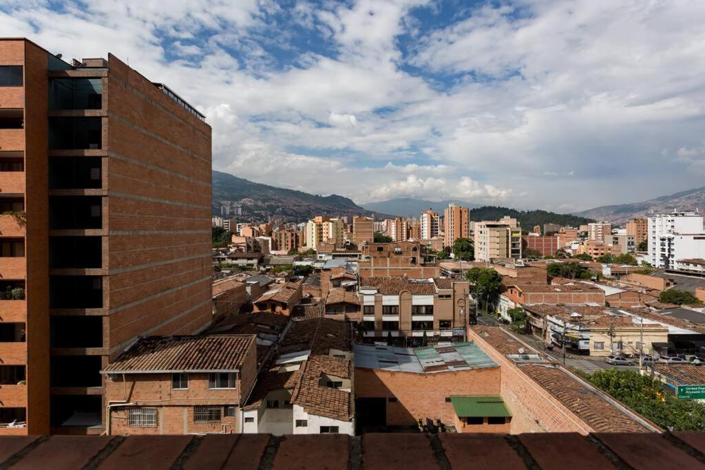 Large 3 Bedroom Near Poblado W Free Parking *