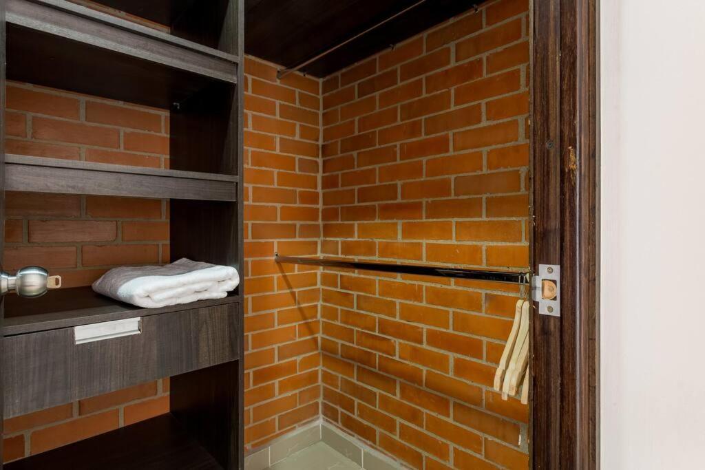 Apartamento Large 3 Bedroom Near Poblado W Free Parking Medellín