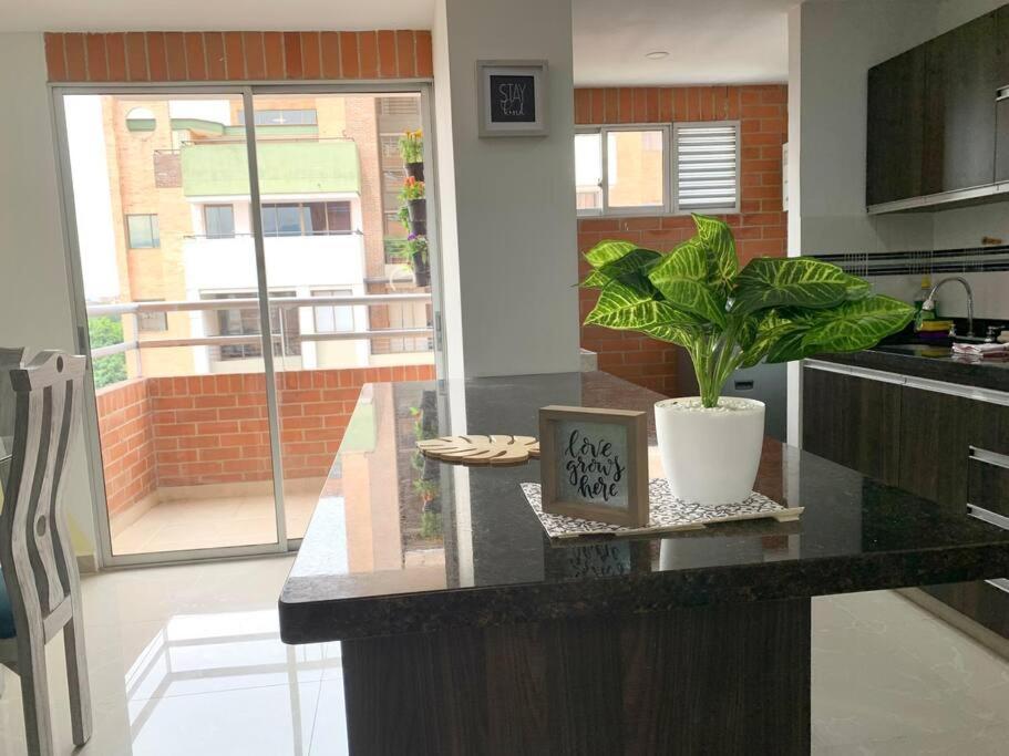 Large 3 Bedroom Near Poblado W Free Parking Medellín