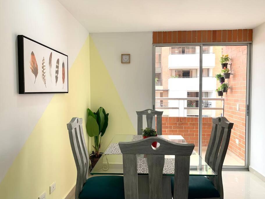 Large 3 Bedroom Near Poblado W Free Parking Apartamento