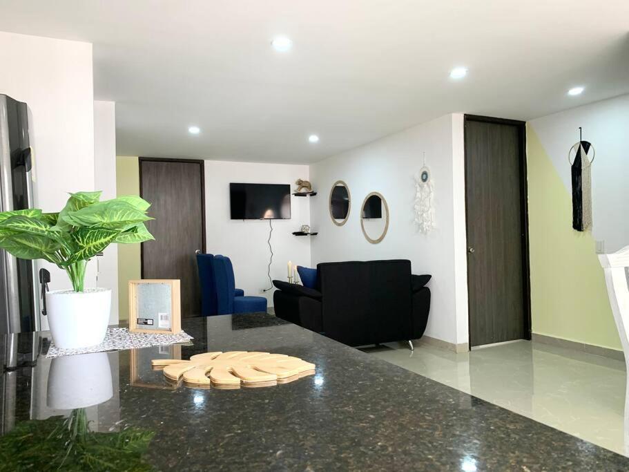Large 3 Bedroom Near Poblado W Free Parking Apartamento